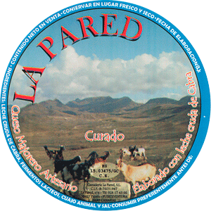 Queso curado al pimentón La Pared Queso curado al pimenton elaborado con leche cruda de cabra con Denominación de Origen Majorero La Pared